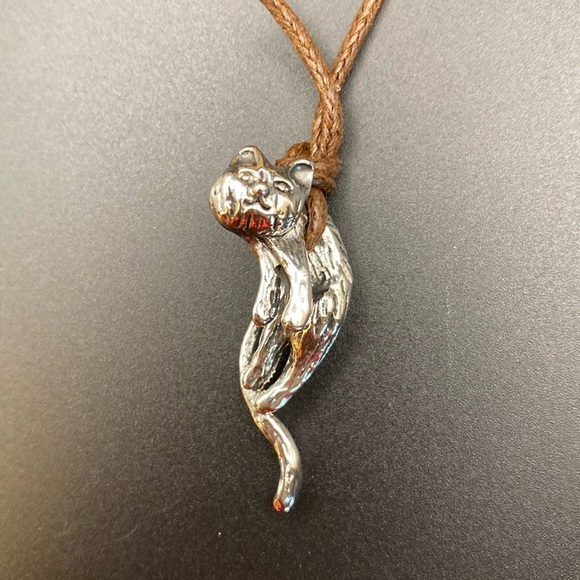 Hanging Around Cat Necklace - Picture 3 of 4
